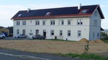 Bild: Houschka
Mehr als die bisher drei täglichen Zugstopps am Bahnhof Freihöls wünscht sich der Fensterbacher Bürgermeister Florian Adam. Doch daraus scheint mit hoher Wahrscheinlichkeit nichts zu werden.