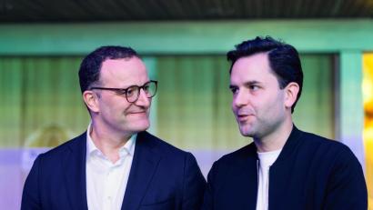 Bild: Philipp von Ditfurth/dpa
Unionsfraktionschef Jens Spahn will die jungen CDU-Abgeordneten wie Johannes Winkel überzeugen, für die Reformpläne der Koalition zu stimmen. (Archivbild)