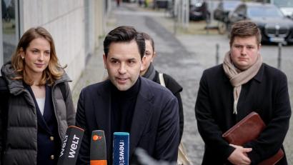 Bild: Kay Nietfeld/dpa
JU-Chef Johannes Winkel will bei der Abstimmung über das umstrittene Rentenpaket der Koalition mit Nein stimmen. Doch in einer Erklärung halten sich die jungen „Renten-Rebellen“ in der Union eine Hintertür offen.