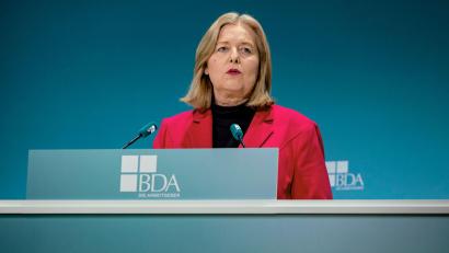 Bild: Fabian Sommer/dpa
Bei den Jusos berichtete Bas von ihren Erfahrungen auf dem Arbeitgebertag. (Archivbild)