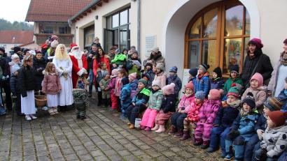 Bild: ds
Die Kleinsten des Kinderhauses Etzelwang begrüßten mit ihrem Gesang das Christkind und den Nikolaus.
