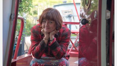 Bild: Paulo Ricca/Annette Dittert/dpa
Ihr schillernder Stil brachte Farbe ins graue Westminster: Annette Dittert. (Handout)