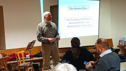 Bild: fpoz
Markus Reger bei seinem Vortrag: "Da dumm Bou" von Ludwig Hoffmann.