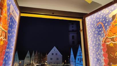 Bild: Stadtmarketing Weiden
In Weiden hat sich das Alte Rathaus jetzt wieder in einen riesigen Adventskalender verwandelt.
