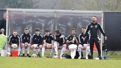 Bild: Hubert Ziegler
Gute Stimmung bei Trapo: Die SG Traßlberg/Michaelpoppenricht grüßt aktuell von der Tabellenspitze. Trainer Ilker Caliskan (rechts) bleibt dem Verein erhalten.