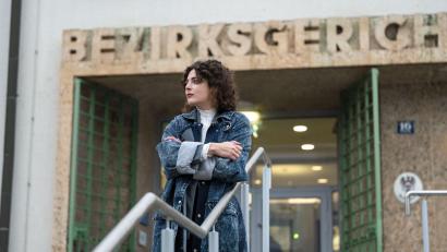 Bild: Jörg Völkerling/-/dpa
Anna Werner Friedmann hat laut Gericht einem Kollegen auf der Bühne zu fest in den Po gebissen