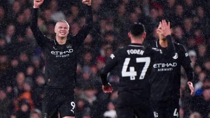 Bild: Bradley Collyer/PA Wire/dpa
Erling Haaland leitete mit seinem Jubiläumstor den Auswärtssieg von Manchester City beim FC Fulham ein.