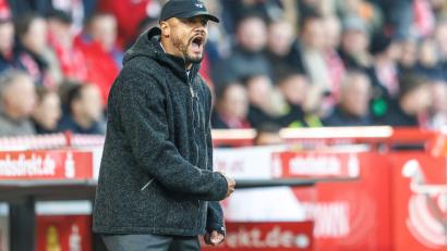 Bild: Andreas Gora/dpa
Im Kampf um Bundesliga-Punkte konnte Vincent Kompany erst ganz spät das Münchner 2:2 bejubeln.