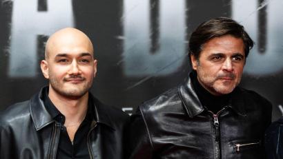 Bild: Christophe Gateau/dpa
Werden am Donnerstag für ihre Netflix-Doku über den Rapper Haftbefehl geehrt: Sinan Sevinç und Juan Moreno. (Archivbild)