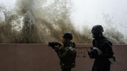 Bild: Vernon Yuen/Nexpher via ZUMA Press Wire/dpa
Der Taifun „Ragasa“ im September war einer der schwersten Stürme der zu Ende gegangenen Wirbelsturmsaison. In Hongkong richtete er Schäden an. (Archivbild)