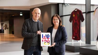 Bild: Yuliia Perekopaiko/DFB/dpa
Die DFB-Spitzenfunktionäre Bernd Neuendorf und Heike Ullrich haben viel für die EM 2029 geworben. (Archivbild)