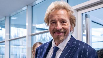 Bild: Armin Weigel/dpa
Seine Frau Karina drängte Thomas Gottschalk nach eigenen Angaben zum Arzt zu gehen. (Archivbild)