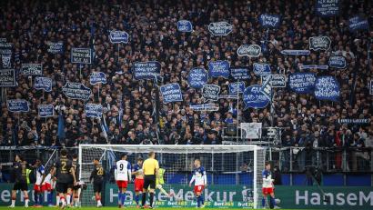 Bild: Christian Charisius/dpa
Fanproteste beim Bundesliga-Spiel Hamburger SV - VfB Stuttgart.
