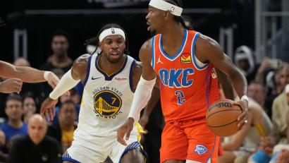 Bild: Jeff Chiu/AP/dpa
Shai Gilgeous-Alexander gelang mit den Oklahoma City Thunder im 22. Saisonspiel der 21. Erfolg.