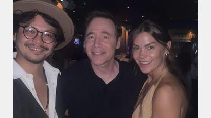 Bild: Rüdiger Böss, Constantin Film
Bei der Premierenfeier von "Das Kanu des Manitu" in München ließen sich Sabrina Schieder und Jacob Katana, der in dem Film einen Prinzen spielt, mit Michael "Bully" Herbig (Mitte) ablichten.