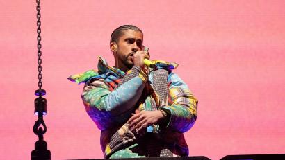 Bild: Amy Harris/Invision/AP/dpa
Bad Bunny beim Coachella 2023.