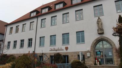 Bild: pi
Das Schulhaus soll nach dem einstimmigen Votum des Marktgemeinderats umgebaut werden.