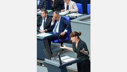 Bild: Michael Kappeler/dpa
Die Enthaltung der Linken verändert die Ausgangslage für die Abstimmung am Freitag.