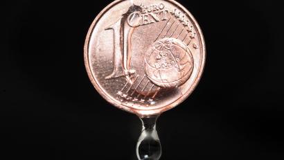 Symbolbild: Fredrik von Erichsen/dpa
Ist das neue Wassergesetz in Bayern schön schlank oder ungerecht? Darüber hat der Umweltausschuss im Landtag diskutiert.