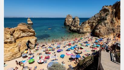 Bild: Matthias Balk/dpa/dpa-tmn
Wer eine Pauschalreise bucht, soll künftig mehr Rechte haben. (Symbolbild)