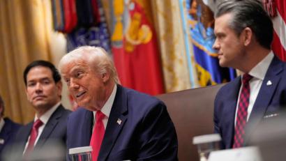 Bild: Julia Demaree Nikhinson/AP/dpa
Trump sagt, nicht nur Venezuela könne angegriffen werden.