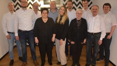 Bild: jr
Mit diesen Kandidaten bewirbt sich die SPD Konnersreuth um ein Mandat im Marktrat. Es fehlen Tobias Wenisch und Christian Zitterbart. Ziel ist es, mindestens ein Mandat hinzuzugewinnen und den Bürgermeister mit Edgar Wenisch zu stellen.