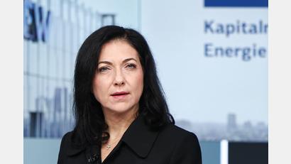 Bild: Hannes P. Albert/dpa
Wirtschaftsministerin Reiche wirbt in Frankfurt für den Standort Deutschland