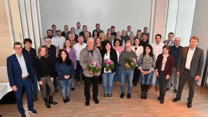 Bild: Nexans Autoelectric
Die Jubilare mit Geschäftsleitung und Betriebsratsvorsitzenden: Die Rekordhalterin unter den Geehrten, Ilona Bär mit 45 Dienstjahren, ist nicht mit auf dem Bild.