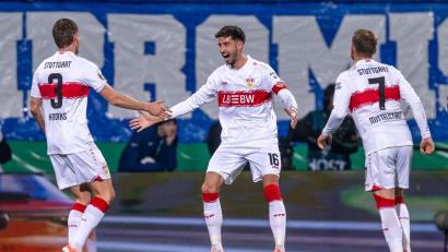 Bild: David Inderlied/dpa
Der VfB feiert die 1:0-Führung in Bochum.