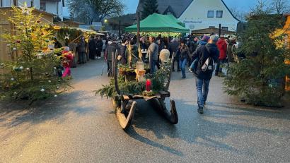 Bild: Sarah Hirschmann
Der Ammerthaler Weihnachtsmarkt kehrt am Wochenende mit einem vielfältigen Programm zurück.
