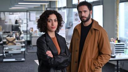 Bild: Hardy Spitz/ARD Degeto Film/UFA Fiction/dpa
Hauptkommissarin Nadirah (Sabrina Amali) bittet den jungen Rabbiner Samuel (Garry Fischmann) um Unterstützung in einem komplexen und undurchsichtigen Fall.