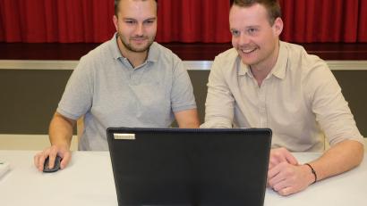 Bild: Robert Dotzauer
Moritz Schmidt und Lukas Braun sind die Gründer des Kirwavereins. Sie wollen mit Spaß und Fröhlichkeit den dörflichen Gemeinschaftsgeist anregen.