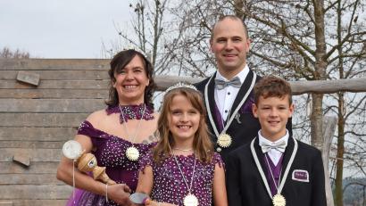 Bild: Julia Fröhlich
Die Plößberger Prinzenpaare: Das Kinderprinzenpaar Emma II. und Anton I, und das Prinzenpaar Nicole II. und Stefan III.