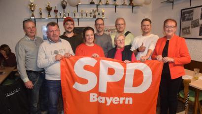 Bild: fz
Die Stadtratskandidaten von links: Frank Brünig, Josef Meyer, Tobias Wachter, Katja Stessmann, Simon Kai, Kurth Giehl, Angela Erfurt und Matthias Eigner mit der Stellvertretenden Kreisvorsitzenden Maria Sauer.