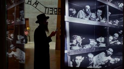 Bild: Ohad Zwigenberg/AP/dpa
Yad Vashem ist die größte Holocaust-Gedenkstätte der Welt und plant, in Deutschland eine Außenstelle zu errichten.