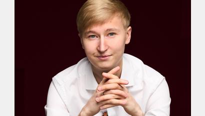 Bild: Kaupo Kikkas/exb
Hans Christian Aavik, aktueller "Young Artist in Focus" des Württembergischen Kammerorchesters Heilbronn, bringt einige Bravourstücke mit zum Neujahrskonzert im Stadttheater Amberg.