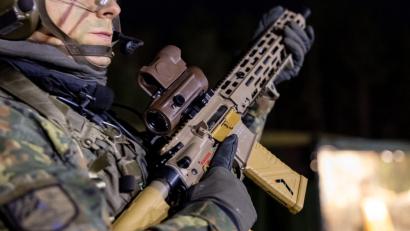 Bild: Daniel Karmann/dpa
Bundeswehr erhält neues Sturmgewehr G95