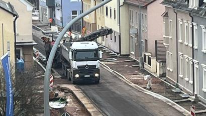 Bild: Alexander Graser
Der Stein des Anstoßes: Alexander Graser wunderte sich über die vermeintliche Fahrbahnbreite. Viele Facebook-Nutzer stimmten ihm zu.