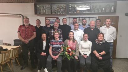 Bild: Eva Seifried
Als Bürgermeisterkandidation der Bürgerliste stellt sich Vanessa Brüderer (vorne Mitte) zur Verfügung. Der Zulauf bei der Aufstellungsversammlung war überwältigend.