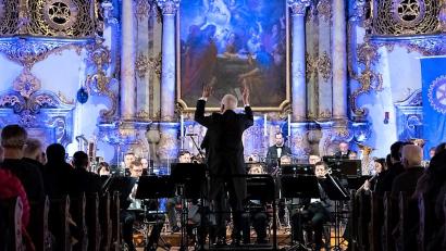 Bild: Tobias Riedl
Einen Konzertabend zum ersten Advent bescherten der Rotary-Club Amberg und das Polizeiorchester Bayern dem Amberger Publikum.