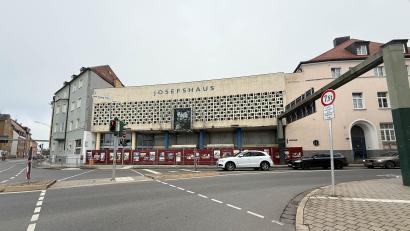 Bild: Gabi Schönberger
Die Tage dieser Ansicht sind gezählt. Das Josefshaus soll für Wohnzwecke umgebaut werden. Der Bauantrag steht kurz vor der Genehmigung, heißt es vonseiten der Bauverwaltung.