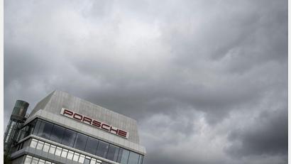 Bild: Marijan Murat/dpa
Porsche-Führung strebt weiteres umfassendes Sparpaket an. (Foto-Archiv)