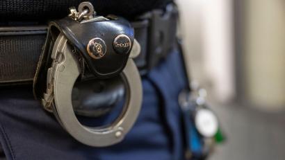 Bild: Peter Kneffel/dpa
Nach einem Tötungsdelikt im oberpfälzischen Waldsassen ermittelt die Polizei gegen einen 67-Jährigen. (Symbolbild)