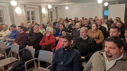 Bild: amö
Zahlreiche Besucher folgten der Einladung zur Bürgerversammlung.