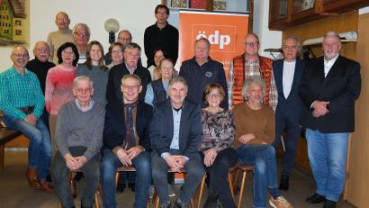 Bild: Hirsch
Diese ÖDP-Kandidaten bewerben sich um einen Sitz im Schwandorfer Stadtrat. Sitzend von links: Wolfgang Nowak, Egon Gottschalk, Alfred Damm, Anneliese Brock und Jochemn Surel.