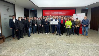 Bild: Sparkasse Oberpfalz Nord
Die Sparkasse Oberpfalz Nord hat 28 Vereine in Waldsassen mit Weihnachtsspenden in Höhe von insgesamt 10.000 Euro unterstützt.