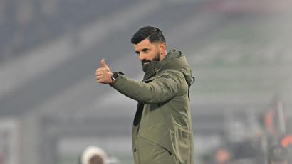 Bild: Anke Waelischmiller/dpa
Trainer Miron Muslic bleibt mit Schalke erfolgreich.