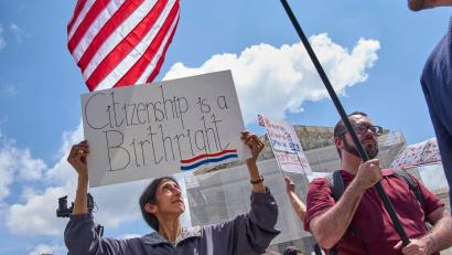 Bild: Jacquelyn Martin/AP/dpa
Das juristische Tauziehen um das umstrittene Dekret zum Geburtsrecht landet erneut vor dem Supreme Court landen. (Archivbild)