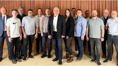 Bild: Klaus Hafner
Die CSU Königstein geht mit diesem Team in die Kommunalwahl. Von links: MdL Harald Schwartz, Ben Paulus, Thilo Raap, Markus Rippl, Peter Pesold, Thomas Kogelbauer, Klaus Hafner, Sandra Pirner, Udo Hagerer, Markus Ertl, Markus Kollbrand, Stefan Vogl, Landrat Richard Reisinger, Wolfgang Platzer.