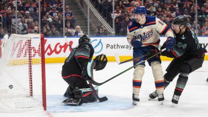 Bild: JASON FRANSON/The Canadian Press/dpa
Nationalkeeper Grubauer war mit Seattle gegen Draisaitls Edmonton Oilers chancenlos